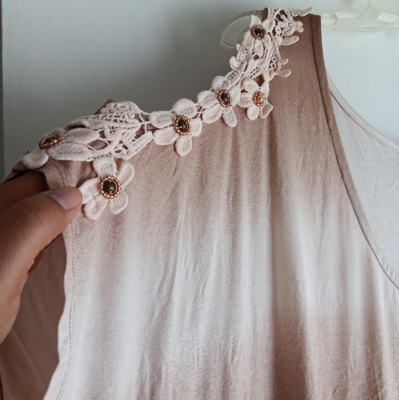 🚨Venus Brown Ombre Blouse with Floral Lace EUC - Picture 2 of 6